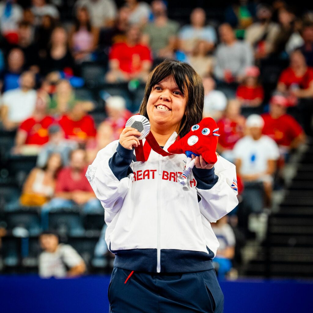 Zoe Newson Announces Retirement After Remarkable Career in Para Powerlifting